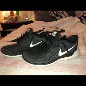 Black Nike Free Runs Size 7.5